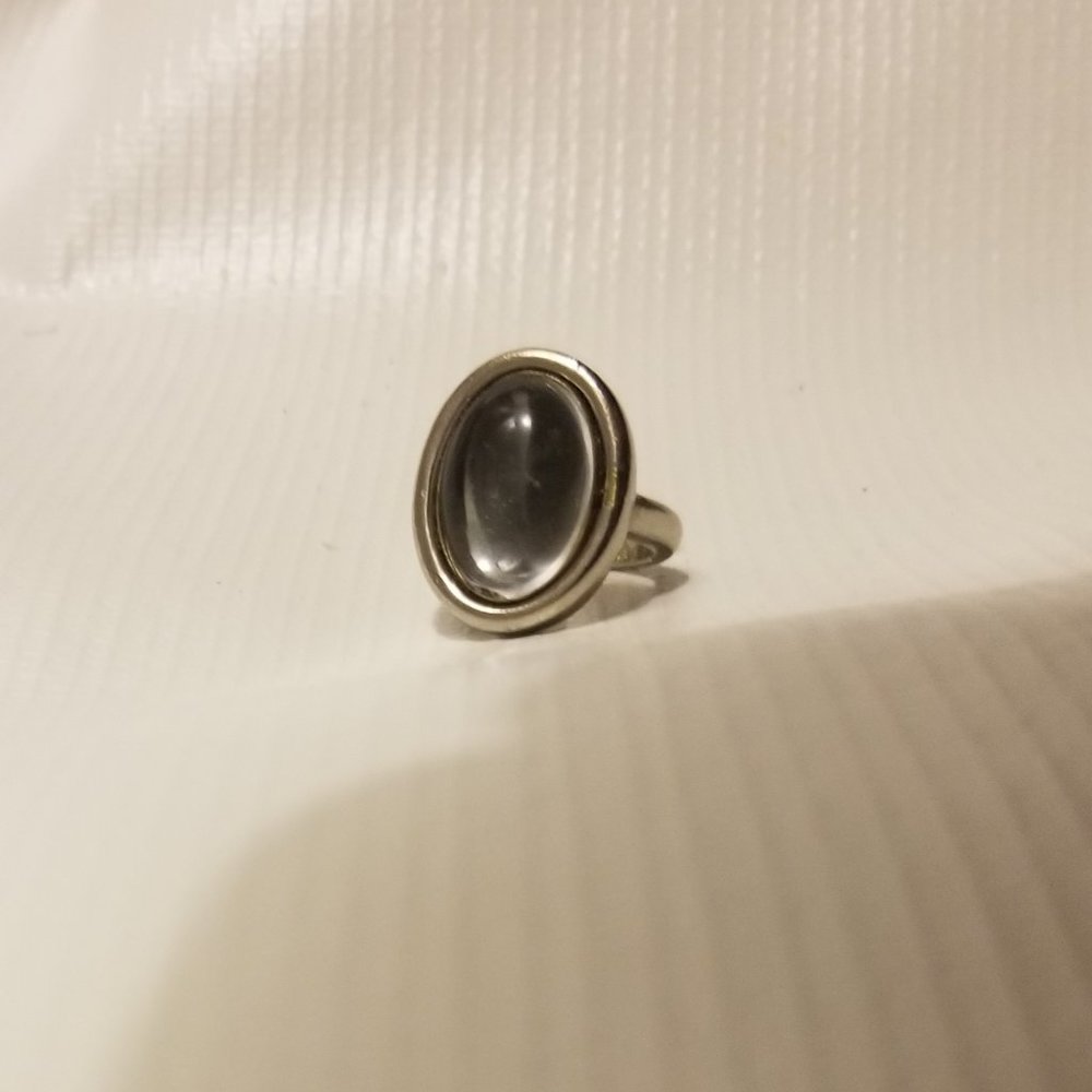 vintage silvertone ring with eerily beautiful gray stone - Picture 3 of 12